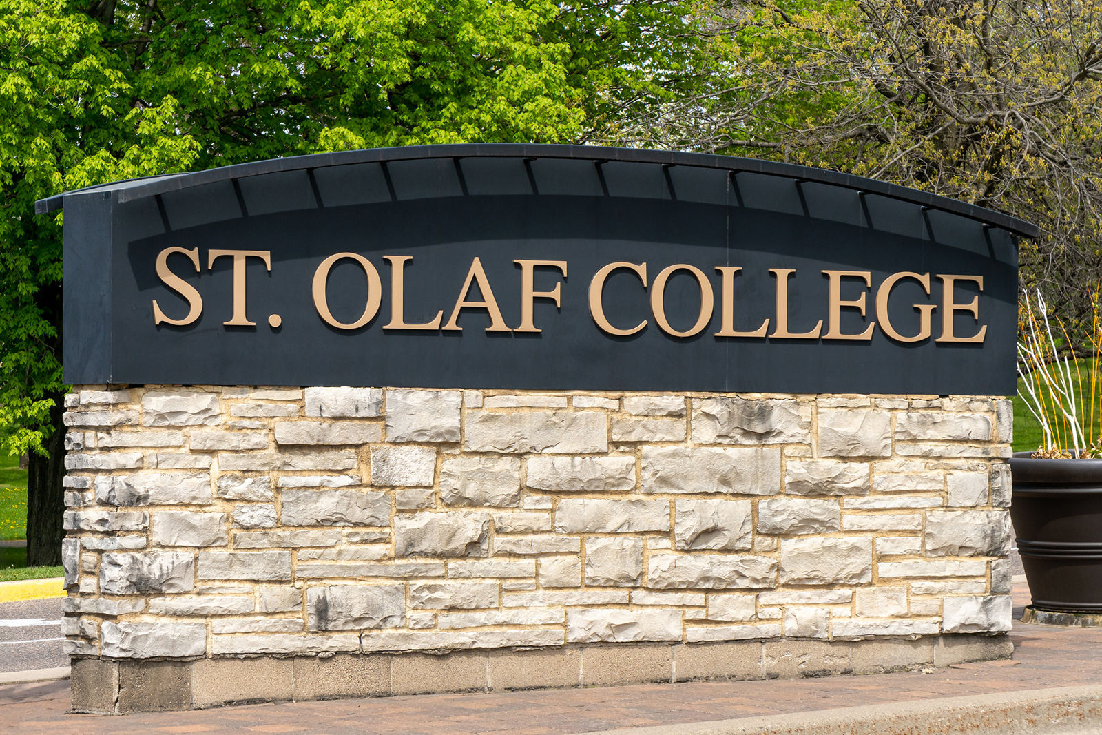 US-NEWS-CMP-STOLAFCOLLEGE-FREESPEECH-DMT